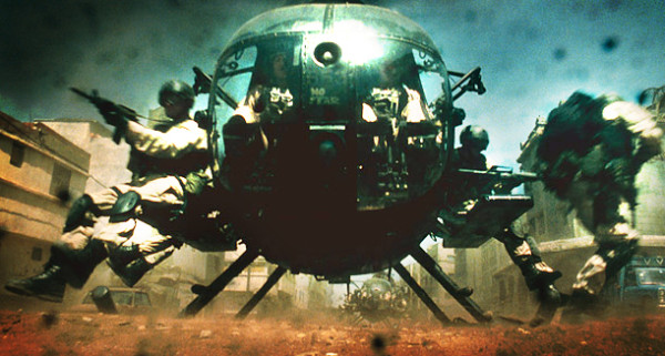 Vrtulník Black hawk na záběru z filmu Černý jestřáb sestřelen (2001, Black Hawk Down), zdroj: Youtube